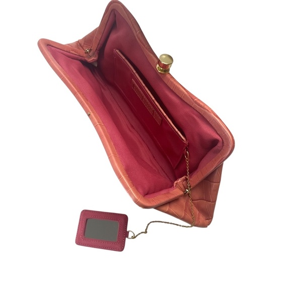 BANANA REPUBLIC - Banana Republic Clutch in Croc Embossed 100% Leather Dust Pink - Picture 6 of 6